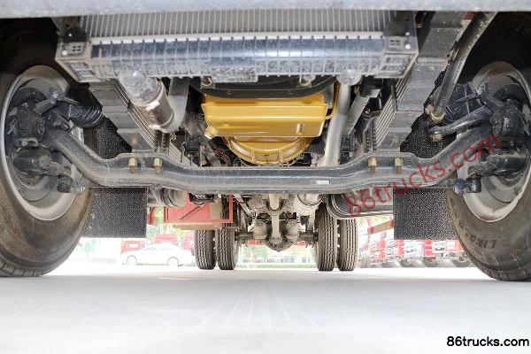 Dongfeng Liuqi New Chenglong M3 200 hp 4X2(6 wheels) 6.8m Flatbed Cargo Truck (WLY 9-speed) Chassis (1) | 86Trucks