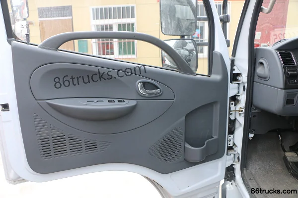 Dongfeng Duolika D6 130 hp 4X2(6 wheels) 4.17 m single-row van light truck Cab (1) | 86Trucks