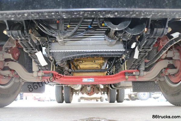 Dongfeng Duolika D6-M Fuel-Saving Edition 115hp 4X2(6 wheels) 3.8m Semi-Cab Van Light Truck Chassis (1) | 86Trucks