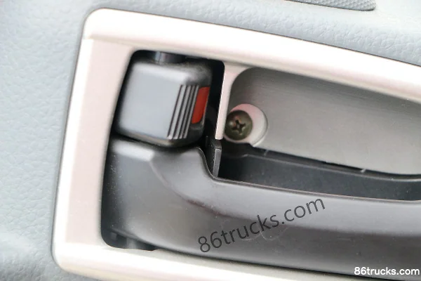 Dayun Aopuli 115hp 4X2(6 wheels) 4.12m single-row van light truck Cab (3) | 86Trucks