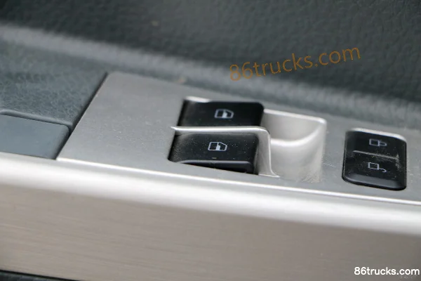 Dayun Aopuli 115hp 4X2(6 wheels) 4.12m single-row van light truck Cab (2) | 86Trucks