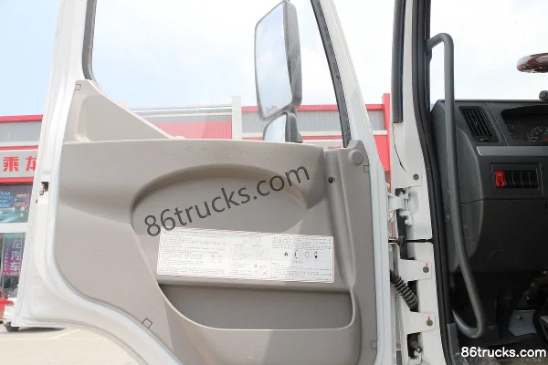 DongfengLiuqi Chenglong M5 245 ch 6X2(8 roues) camion porteur fourgon 9,6 m Cabine (1) | 86Trucks