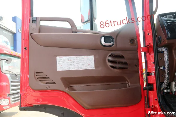 JAC Gallop A5L Medium Truck 170 hp 4X2(6 wheels) 7.8m semi-sleeper van cargo truck Cab (2) | 86Trucks