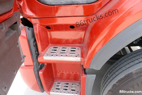 Dongfeng Liuqi Chenglong H5 Heavy Truck 430 hp 6X4(10 wheels) Hazardous Chemicals Tractor Truck (Hydraulic Retarder) Cab (3) | 86Trucks