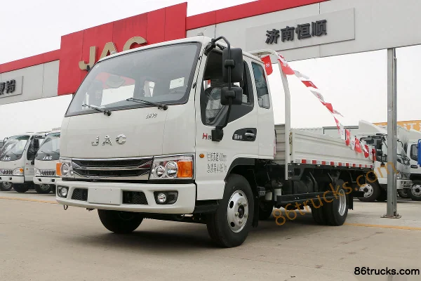 JAC Kangling H5 120hp 4X2(6 wheels) 3.85m Half Row Flatbed Light Truck Exterior (3) | 86Trucks