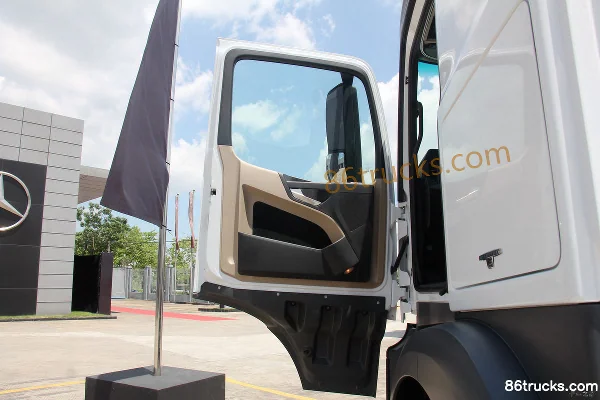 Mercedes-Benz New Actros heavy truck 450hp 6X2(8 wheels) highway tractor truck (model 2645 LSDNA) Cab (1) | 86Trucks