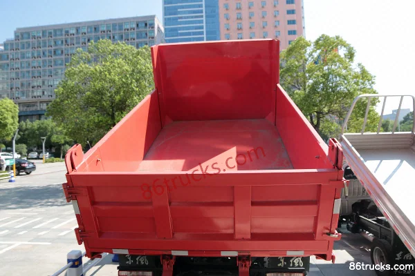 Dongfeng Lituo T20 150hp 4X2(6 wheels) 3.7m Dump Truck (Φ160 Construction Lift) Body (3) | 86Trucks