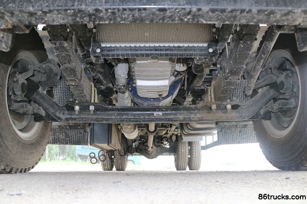 JAC Junling V9L 170 ch 4X2(6 roues) 6,8 m camion porteur à ridelles cabine avancée Châssis (1) | 86Trucks