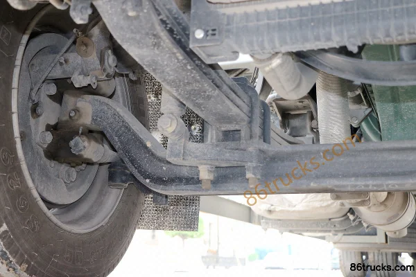 FAW Jiefang Qingdao Long V Medium Truck 180 hp 4X2(6 wheels) Cargo Truck Chassis (2) | 86Trucks