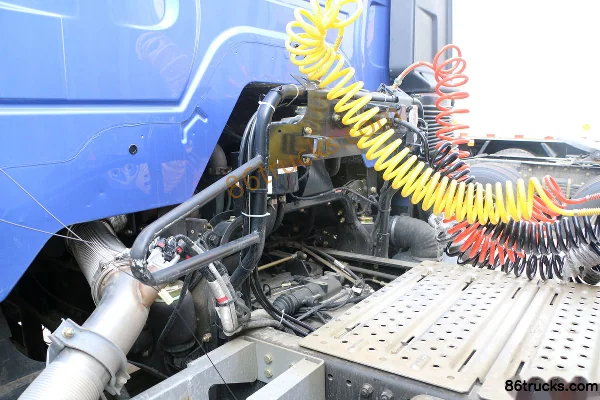 FAW Jiefang J6M Heavy Truck 280 hp 4X2(6 wheels) Tractor Truck (10-speed) Chassis (2) | 86Trucks