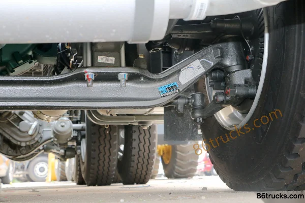 Sinotruk Haohan J7B camion lourd 380 ch 6X4(10 roues) tracteur routier pour matières dangereuses Châssis (3) | 86Trucks