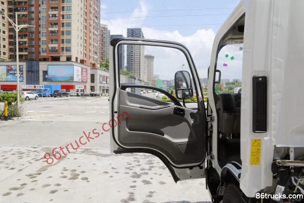 JMC Kaixiang EV 4.5T 4,2 m cabine simple camion léger frigorifique électrique pur 82,43 kWh 4X2(6 roues) Intérieur (1) | 86Trucks