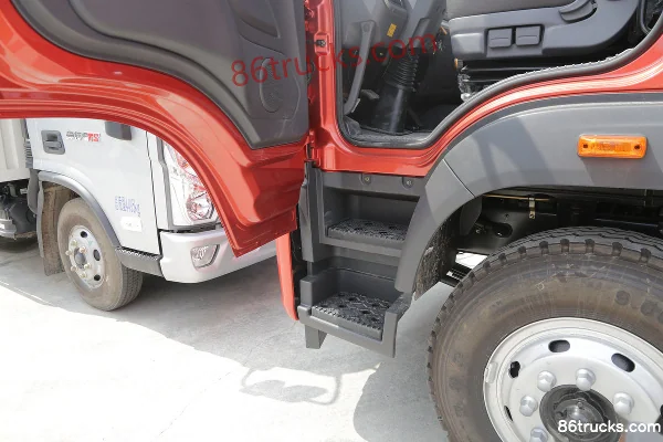 Foton Ruiwo ES5 220 hp 4X2(6 wheels) 6.8m van truck Cab (3) | 86Trucks
