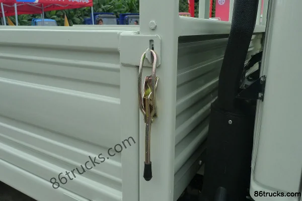 Dayun Qiyun 90 hp 4X2(6 wheels) 3.9m Crew Cab Flatbed Light Truck Body (1) | 86Trucks