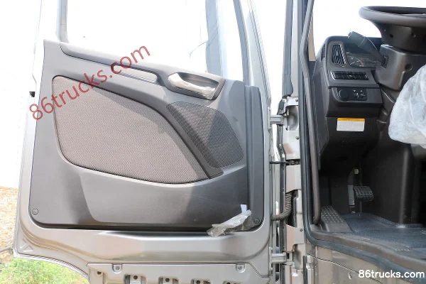 Hyundai Commercial Vehicle XCIENT Heavy Truck Cold Region Edition 410 hp 6X4(10 wheels) Tractor Truck (High Roof) Cab (1) | 86Trucks
