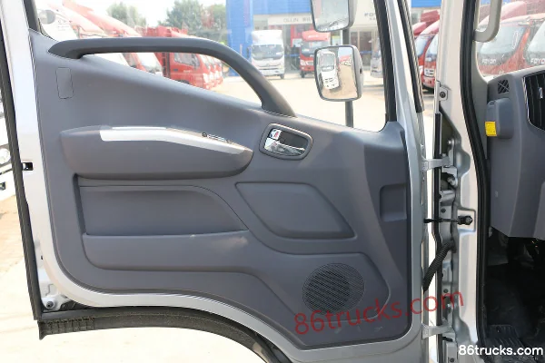 Foton Ollin TS 110hp 4X2(6 wheels) 4.18m Single Row Flatbed Light Truck Cab (1) | 86Trucks