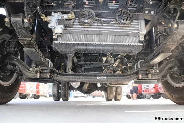 Foton Aumark Jieyun version classique 156 ch 4X2(6 roues) fourgon à cabine simple 4,14 m Châssis (1) | 86Trucks