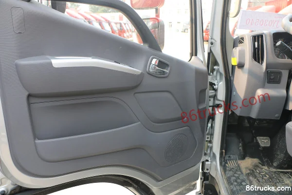 Foton Aoling New Jiyun 156 hp 4X2(6 wheels) 4.18m Single Row Stake Truck (7-speed) Cab (1) | 86Trucks