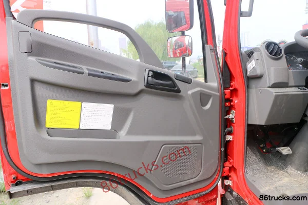FAW Jiefang Hu VH 140 hp 4X2(6 wheels) 4.21m single-row stake truck Cab (1) | 86Trucks