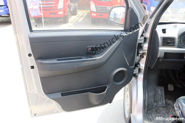 NanJun Ruiyi C-series 1.3L 87 hp 4X2(6 wheels) gasoline 2.86m single-row van mini truck Cab (1) | 86Trucks