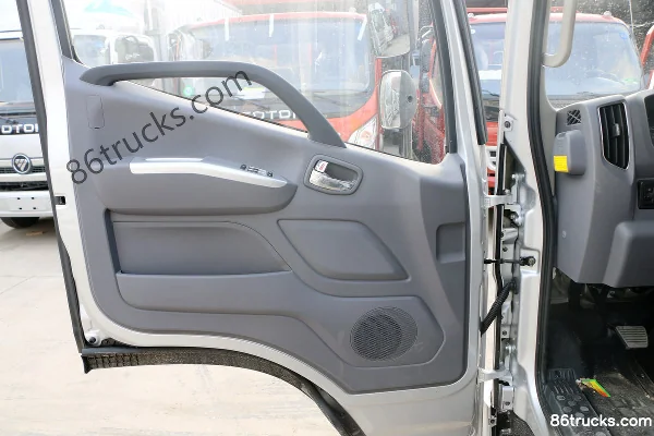 Foton Aoling TS 110 hp 4X2(6 wheels) 3.83m semi-row flatbed light truck Cab (1) | 86Trucks