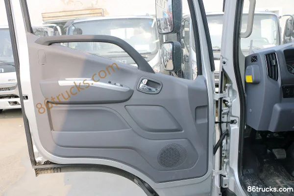 Foton Auling New Jieyun 156hp 4X2(6 wheels) 4.14m single-row van light truck Cab (1) | 86Trucks