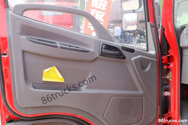 FAW Jiefang Hu V 130hp 4X2(6 wheels) 4.21m single-row flatbed light truck Cab (1) | 86Trucks