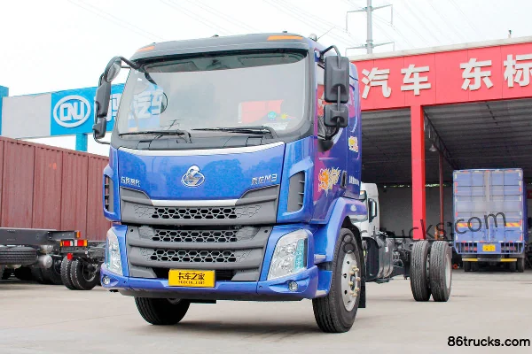 Dongfeng Liuqi New Chenglong M3 170 hp 4X2(6 wheels) 7.8m Van Cargo Truck Exterior (3) | 86Trucks