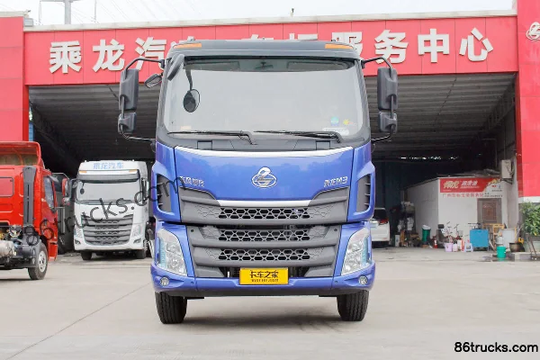 Dongfeng Liuqi New Chenglong M3 170 hp 4X2(6 wheels) 7.8m Van Cargo Truck Exterior (2) | 86Trucks