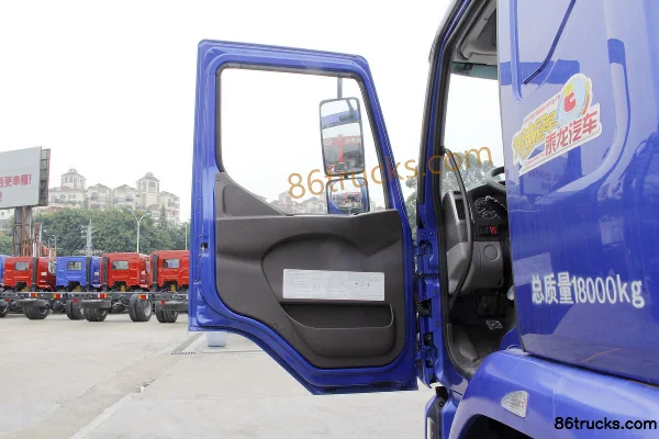 Dongfeng Liuqi New Chenglong M3 170 hp 4X2(6 wheels) 7.8m Van Cargo Truck Cab (1) | 86Trucks