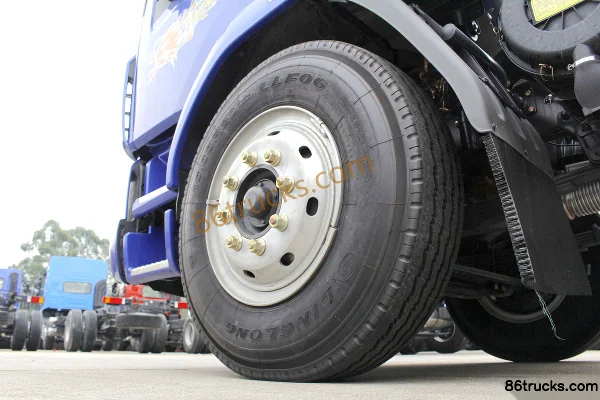 Dongfeng Liuqi New Chenglong M3 170 hp 4X2(6 wheels) 7.8m Van Cargo Truck Chassis (2) | 86Trucks