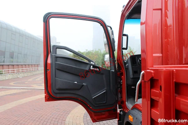 Sinotruk HOWO Tongshuai Heavy Load Edition 160 hp 4X2(6 wheels) 4.165m Single Row Flatbed Light Truck Cab (1) | 86Trucks