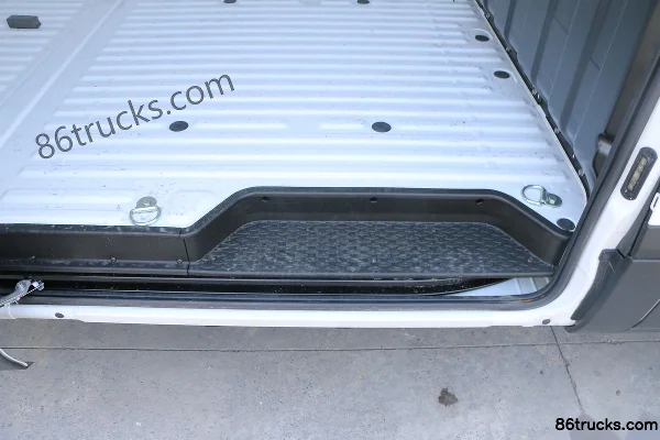 IVECO New DAILY 170hp single-row enclosed van (70C17H V) Cargo Box (3) | 86Trucks