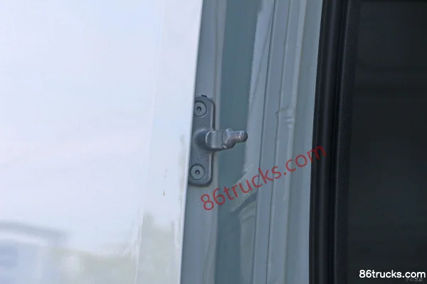 IVECO New DAILY 170hp single-row enclosed van (70C17H V) Cargo Box (2) | 86Trucks