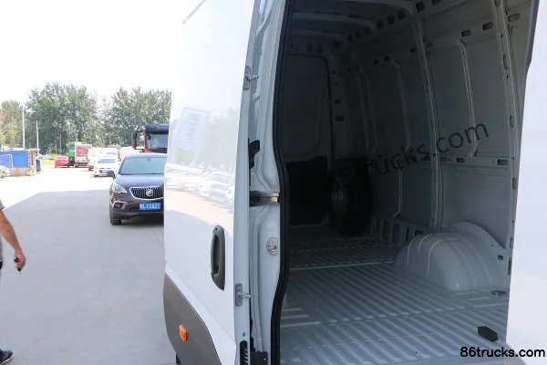 IVECO New DAILY 170hp single-row enclosed van (70C17H V) Cargo Box (1) | 86Trucks