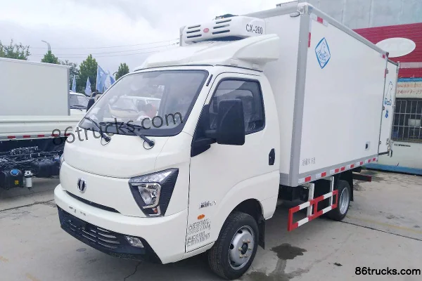 Feidi GX 108 hp 4X2(6 wheels) 3.18m refrigerated truck Exterior