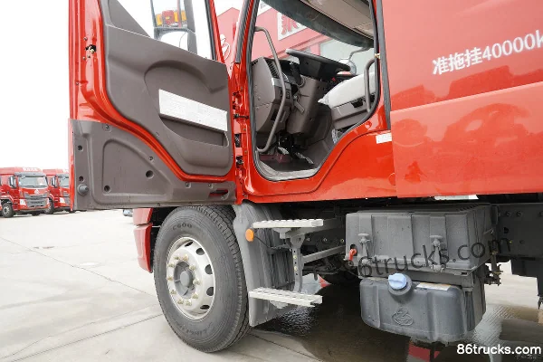 Dongfeng Liuqi Chenglong T5 Heavy Truck 375 hp 6X4(10 wheels) Long-nose Tractor Truck Cab (3) | 86Trucks