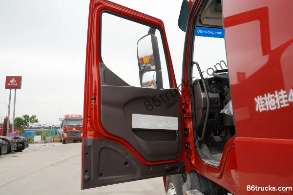 Dongfeng Liuqi Chenglong T5 Heavy Truck 375 hp 6X4(10 wheels) Long-nose Tractor Truck Cab (1) | 86Trucks