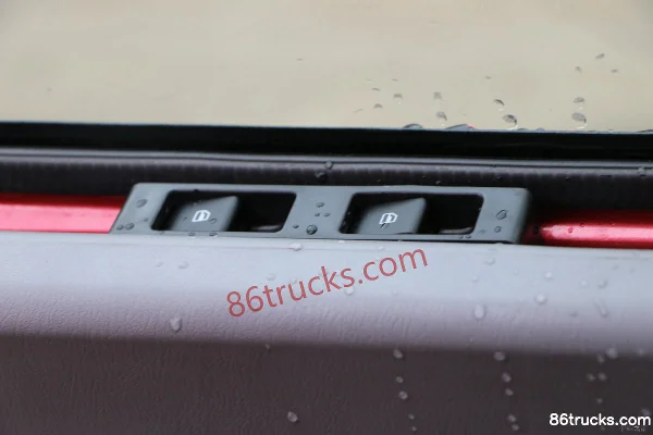 Sinotruk HOWO Heavy Truck 380hp 6X4(10 wheels) Tractor Truck (16-Speed) Cab (3) | 86Trucks