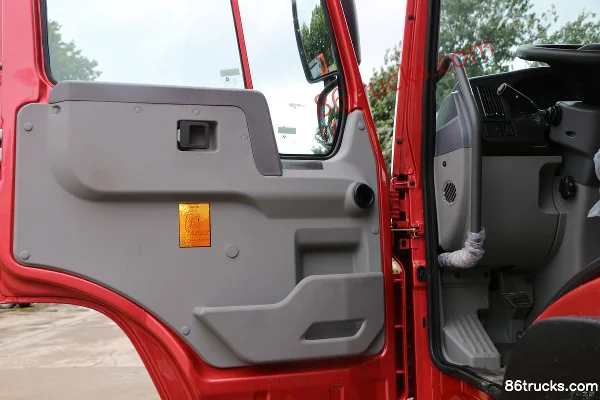 Sinotruk HOWO Heavy Truck 380hp 6X4(10 wheels) Tractor Truck (16-Speed) Cab (1) | 86Trucks