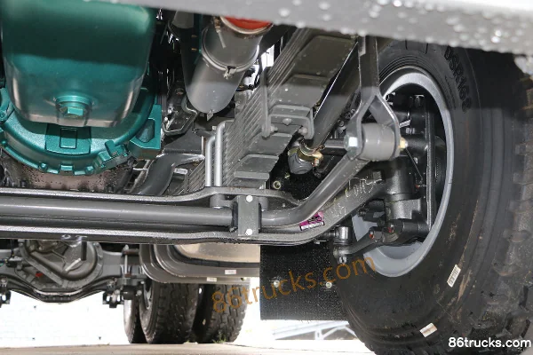 Sinotruk HOWO Heavy Truck 380hp 6X4(10 wheels) Tractor Truck (16-Speed) Chassis (3) | 86Trucks