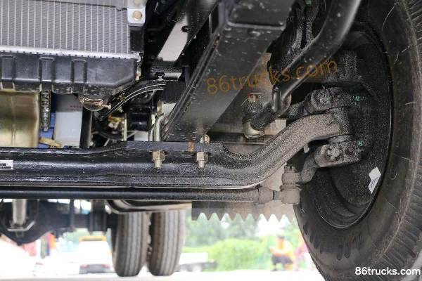 Tangjun Ouling T3 Series 95 hp 4X2(6 wheels) 4.15m Single Row Flatbed Light Truck Chassis (3) | 86Trucks