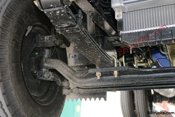 Tangjun Ouling T3 Series 95 hp 4X2(6 wheels) 4.15m Single Row Flatbed Light Truck Chassis (2) | 86Trucks