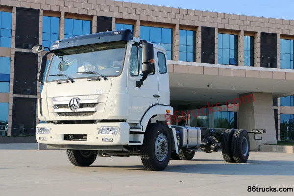 Sinotruk Hohan J5G Medium Truck 180 hp 4X2(6 wheels) 6.75m Flatbed Cargo Truck Exterior (3) | 86Trucks