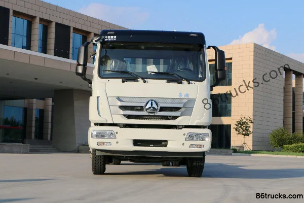 Sinotruk Hohan J5G Medium Truck 180 hp 4X2(6 wheels) 6.75m Flatbed Cargo Truck Exterior (2) | 86Trucks