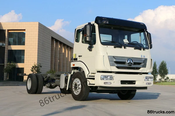 Sinotruk Hohan J5G Medium Truck 180 hp 4X2(6 wheels) 6.75m Flatbed Cargo Truck Exterior