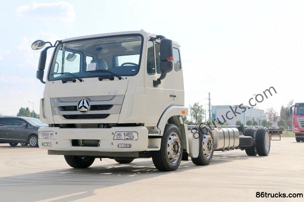 Sinotruk Hohan J5G Heavy Truck 310 hp 6X2(8 wheels) Center-axle Car Carrier Chassis Exterior (3) | 86Trucks