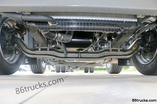 Sinotruk Hohan J5G Heavy Truck 310 hp 6X2(8 wheels) Center-axle Car Carrier Chassis (1) | 86Trucks