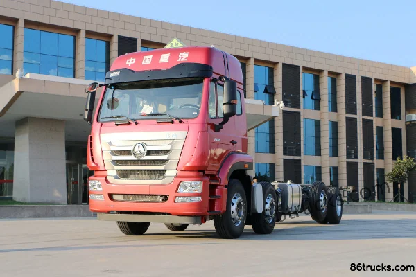 Sinotruk Hohan J5G Heavy Truck 280 hp 8X2(10 wheels) Dangerous Goods Cargo Truck Chassis Exterior (3) | 86Trucks