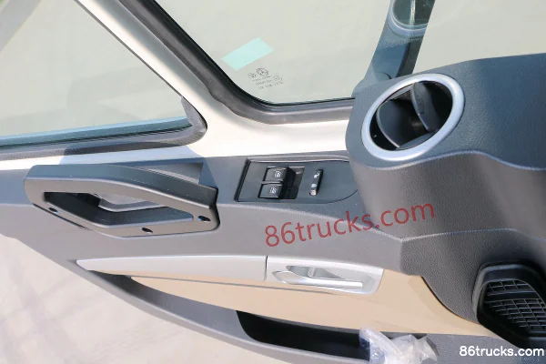 Sinotruk Haohan J5G heavy truck 340 hp 4X2(6 wheels) tractor truck Cab (2) | 86Trucks